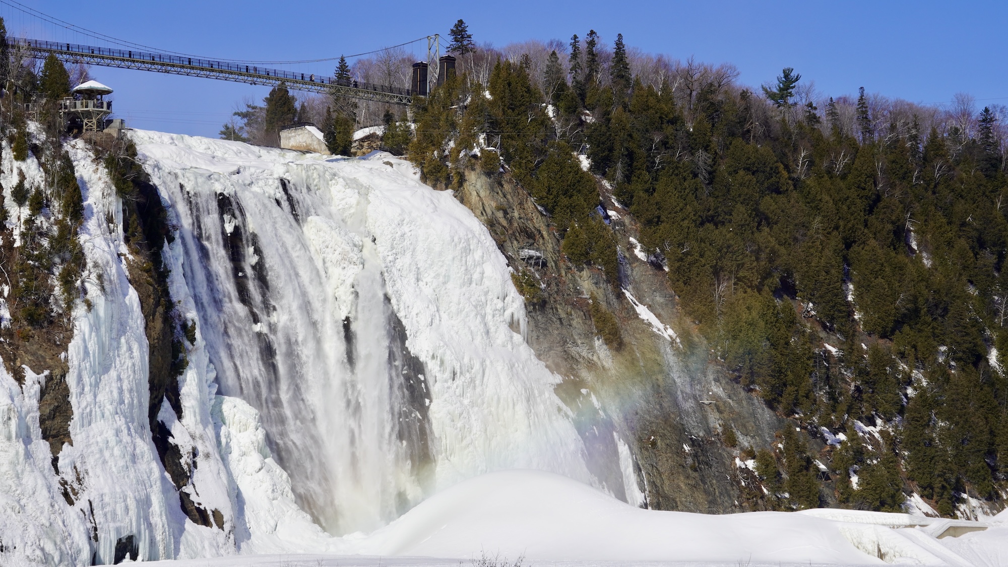lachepaslapatate chutes montmorency hiver quebec arc en ciel