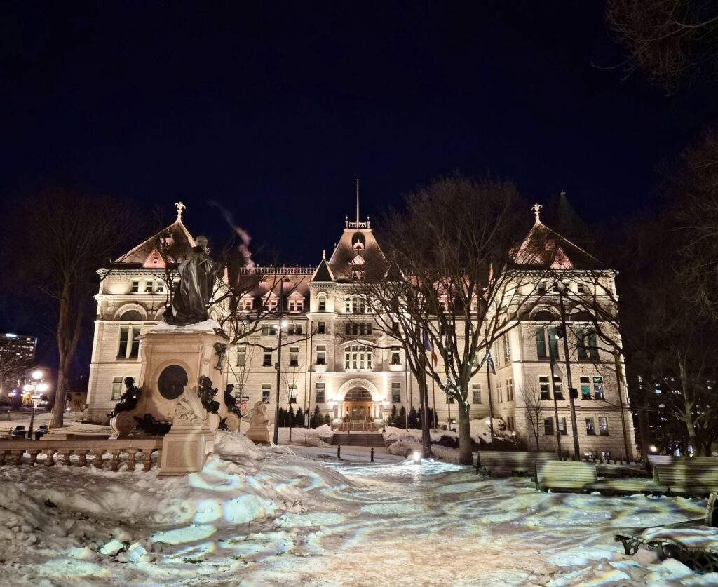 lachepaslapatate hotel de ville quebec 2