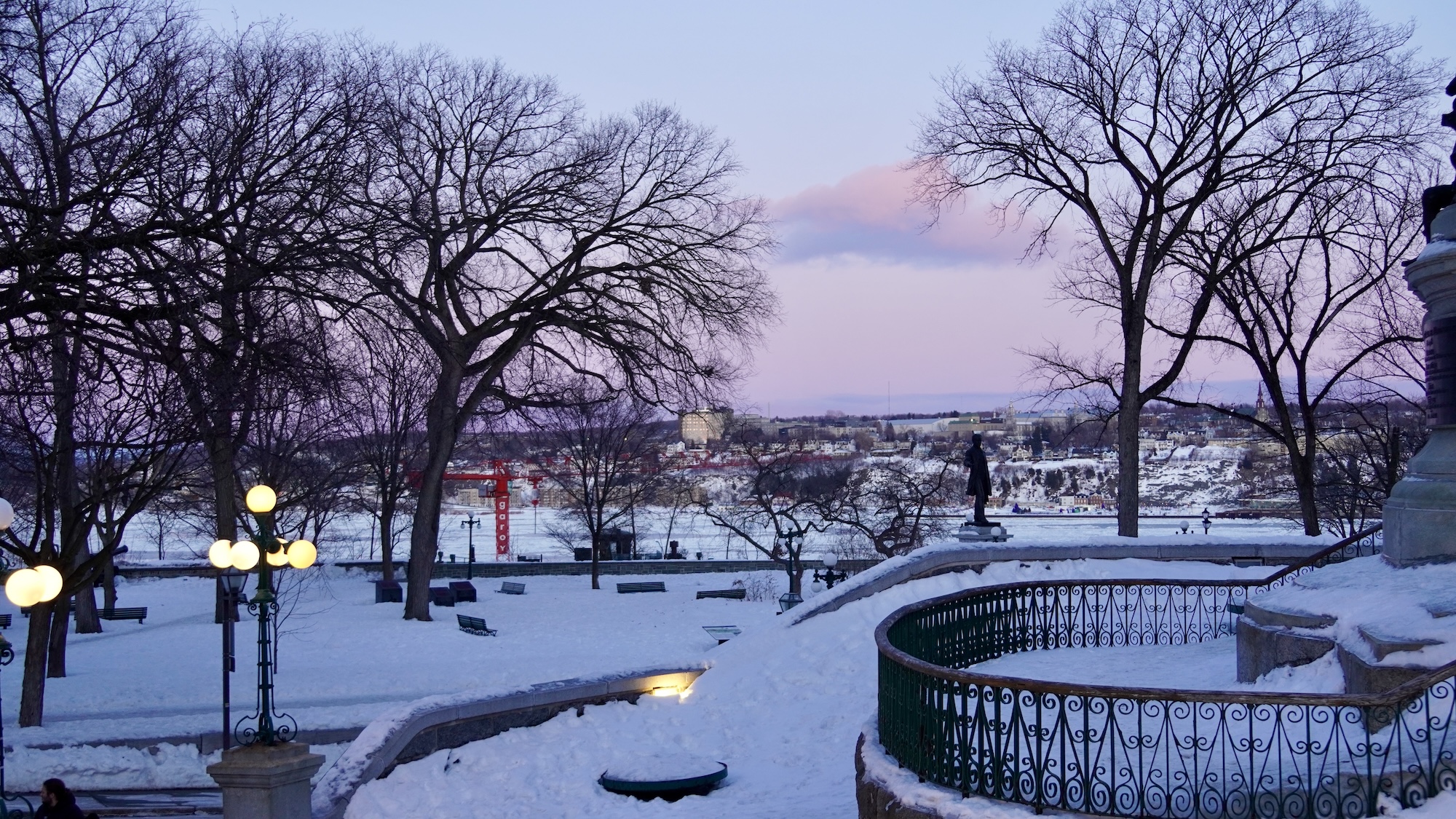 lachepaslapatate vue de la place armes quebec
